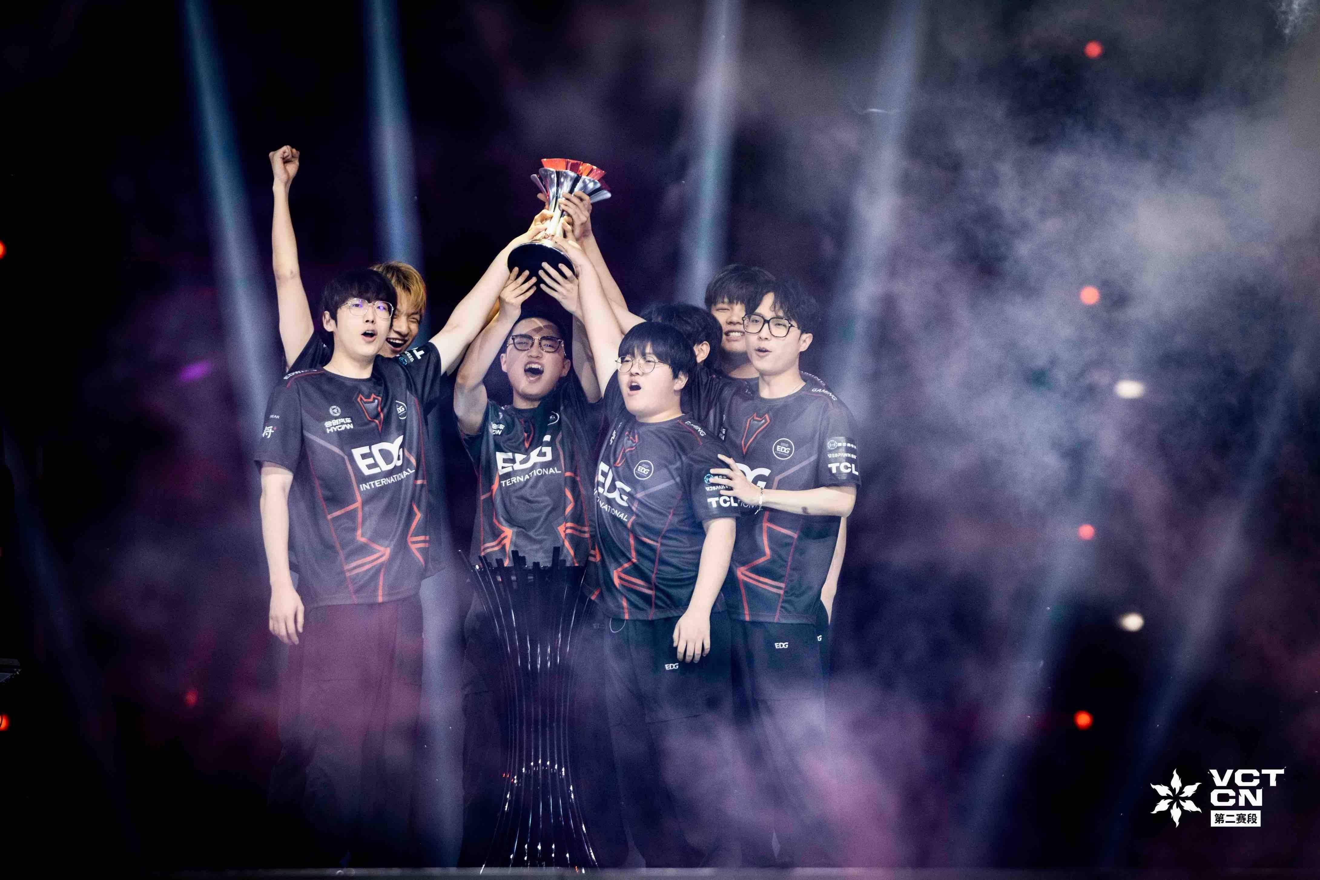 爱游戏网页版官网登录-Rookie在FPX比赛中晋级下一阶段，夺冠引发热议！